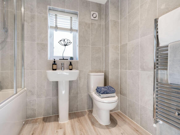 4 bed Detached for sale Image 5