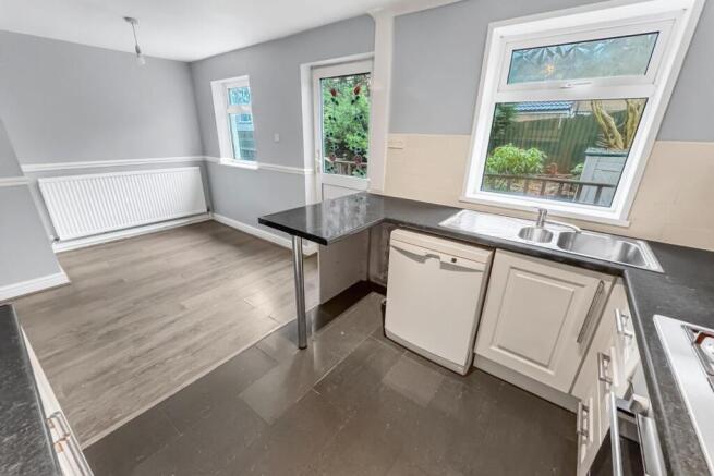 3 bed Terraced for sale Image 12