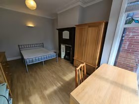 5 bed Terraced to rent Image 5