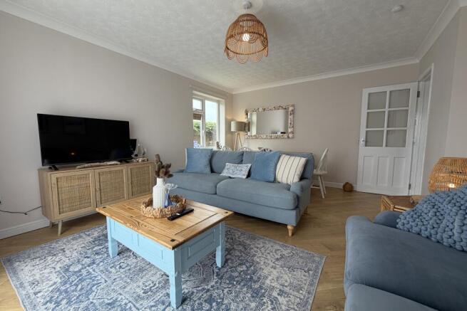 3 bed Ground Flat for sale Image 5