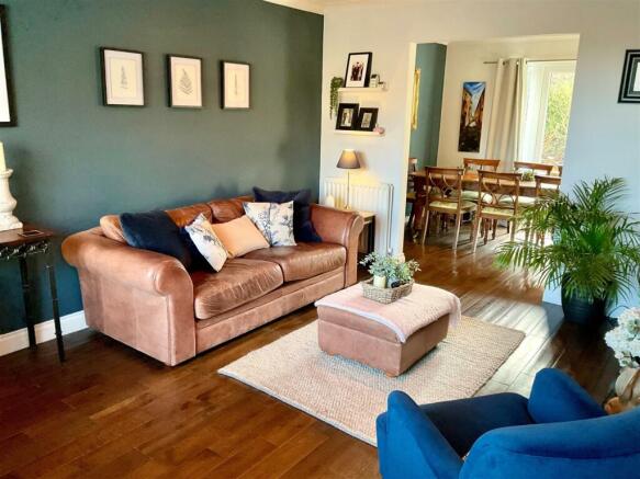 Lounge pic2.jpg