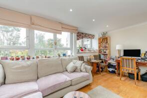 89, 5 Badric Court, Yelverton Road, London SW11 3SW