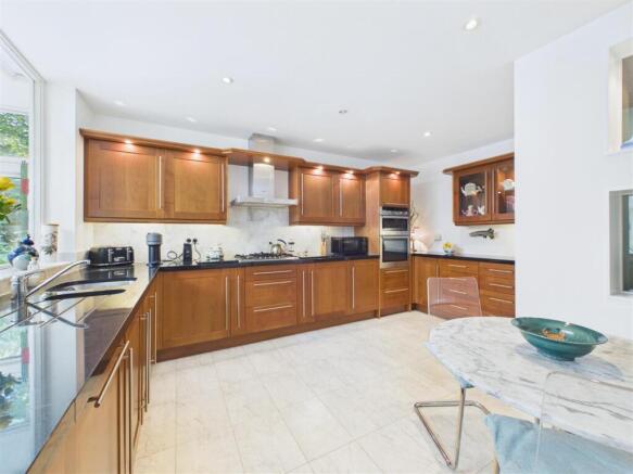 4 bed Detached Bungalow for sale Image 9