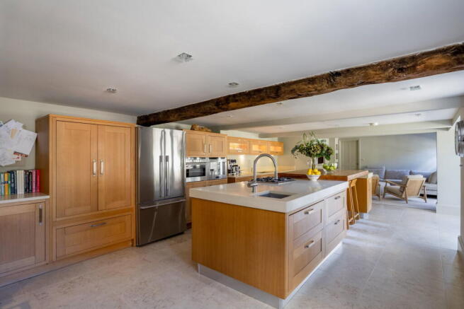 6 bed Town House for sale Image 8