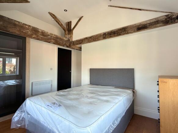2 bed Penthouse to rent Image 8