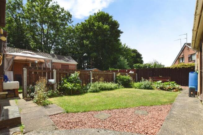 3224b911-rear 20garden.JPG