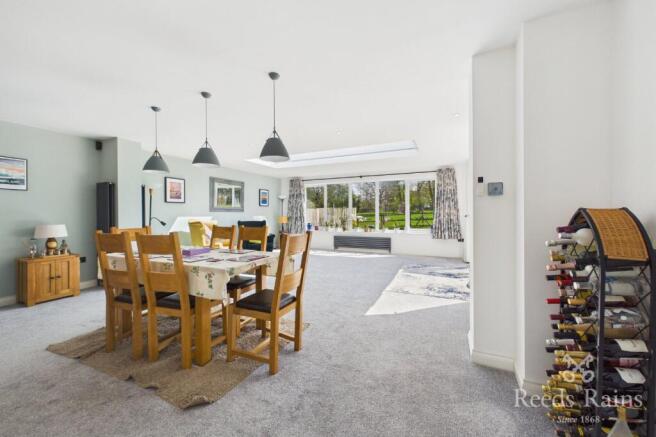5 bed Detached for sale Image 12