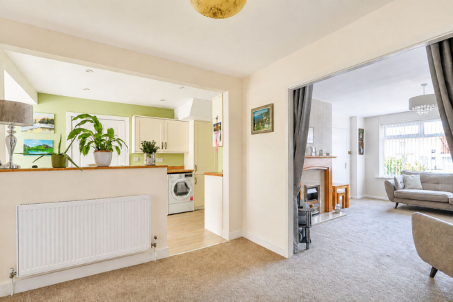 4 bed Semi-Detached for sale Image 4