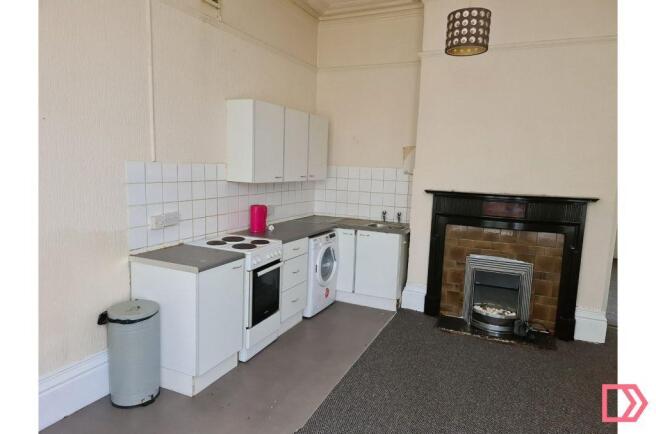 Living Room / Kitchen (b)