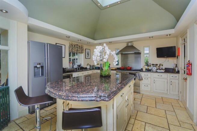 8309394-interior33v2.jpg