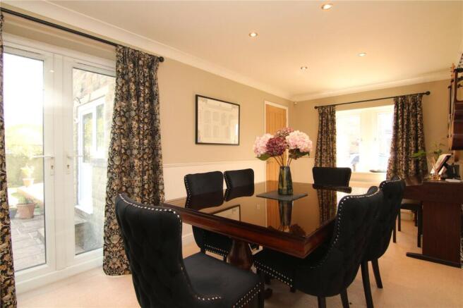 4 bed Detached for sale Image 9