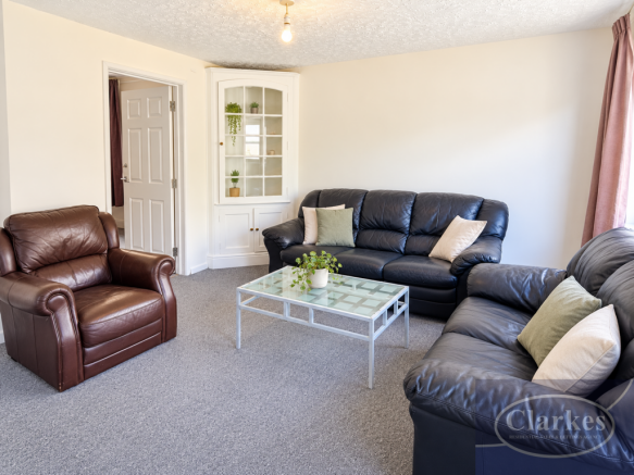 02_living_room_angle_1