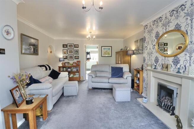 4 bed House for sale Image 6
