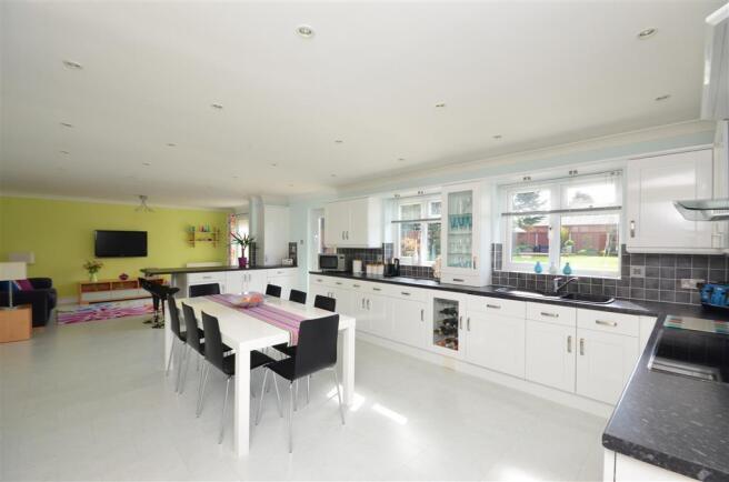 Kitchen/Breakfast Area