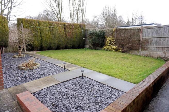 LANDSCAPED REAR GARD