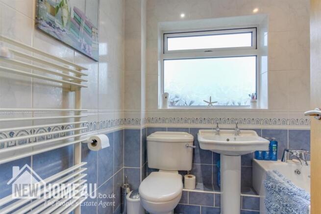 FAMILY BATHROOM: