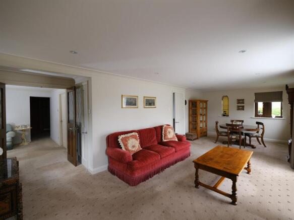 4 bed Detached for sale Image 8