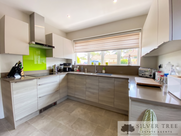 2 bed Semi-Detached Bungalow for sale Image 4