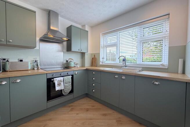 3 bed Ground Flat for sale Image 8