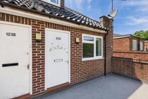 Flat C, 121 123, London Road, East Grinstead RH19 1EQ