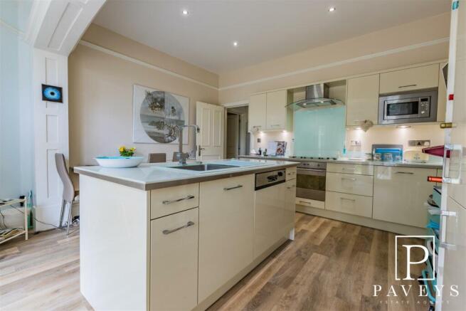 KITCHEN BREAKFAST ROOM