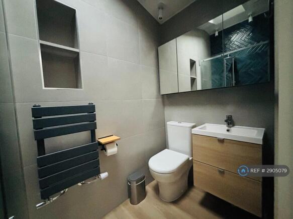 Master Bedroom Ensuite Bathroom