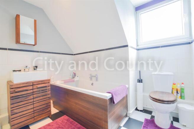 bathroom 1.jpg