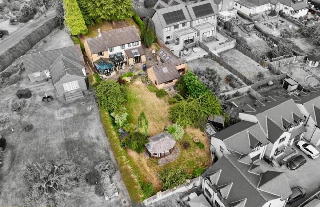 5 bed Detached for sale Image 2