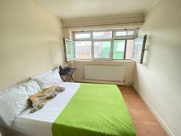 room-1-flat-12-gilbertson-house-e14-8pl-1041773