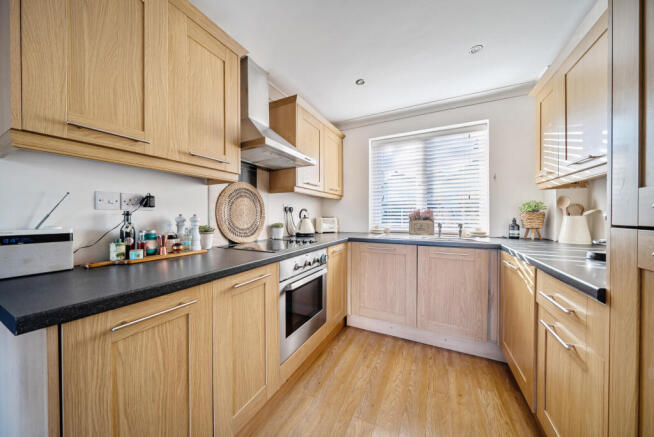 1386855-11-693046...