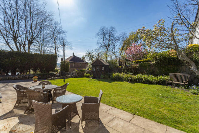 5 bed Detached for sale Image 9