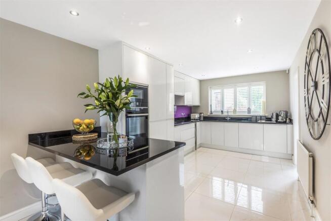 KITCHEN/DINING ROOM