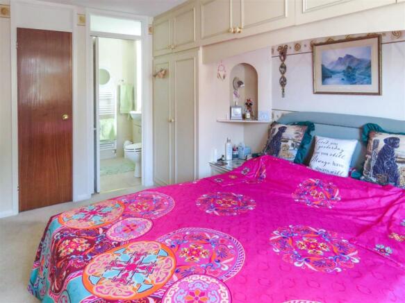 Bedroom to En suite.JPG