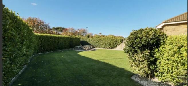 9 bed Detached Bungalow for sale Image 11