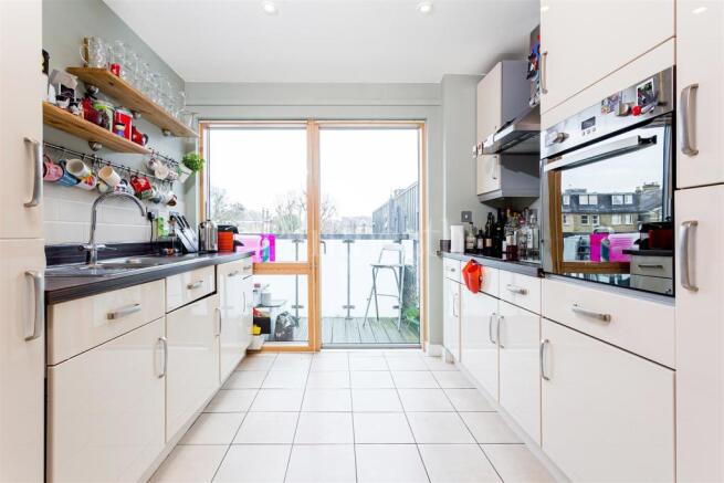 13 waites court, priory road NW6 3BD-15.jpg
