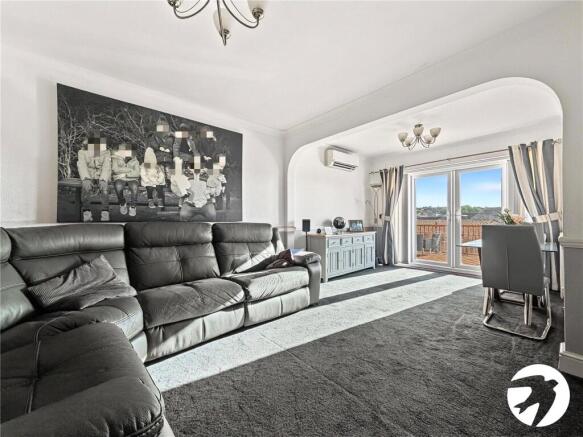 Lounge/Dining Area
