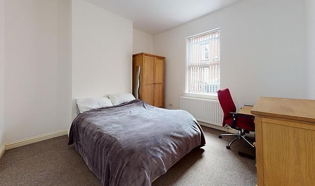5 bed House to rent Image 6