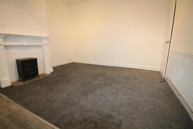 OPEN PLAN LOUNGE & KITCHEN