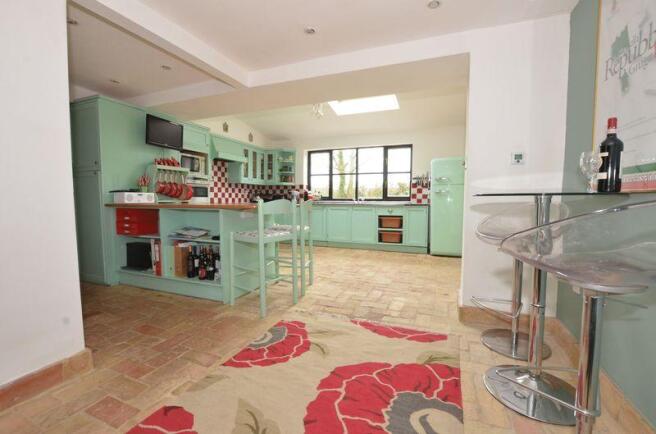 Kitchen/Dining...