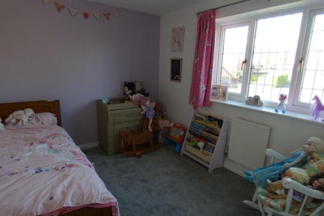 BEDROOM 2