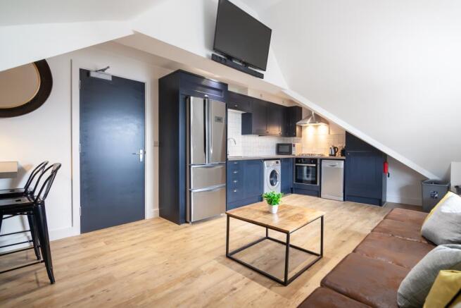 5 bed Flat to rent Image 4