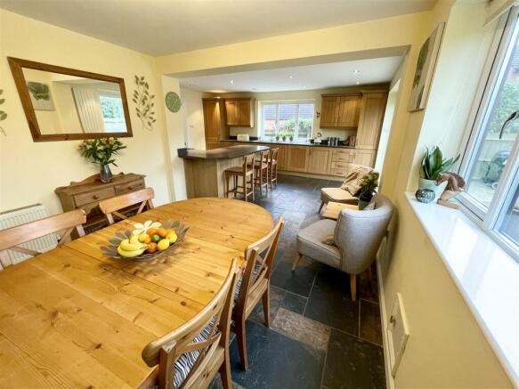 DINING KITCHEN.jpg