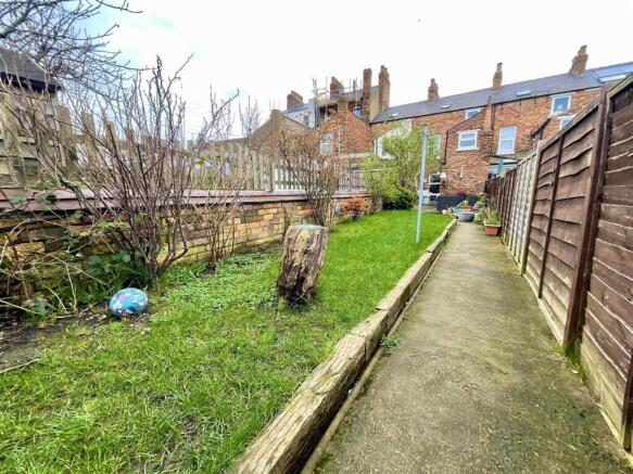 4 bed Terraced to rent Image 4