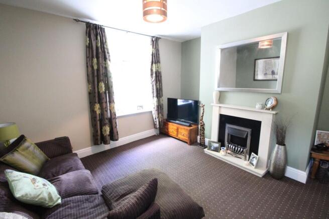 2 bed End of Terrace to rent Image 4