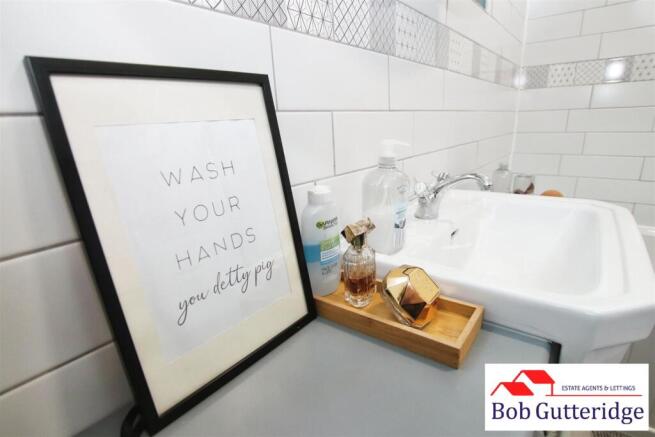 BATHROOM/WC