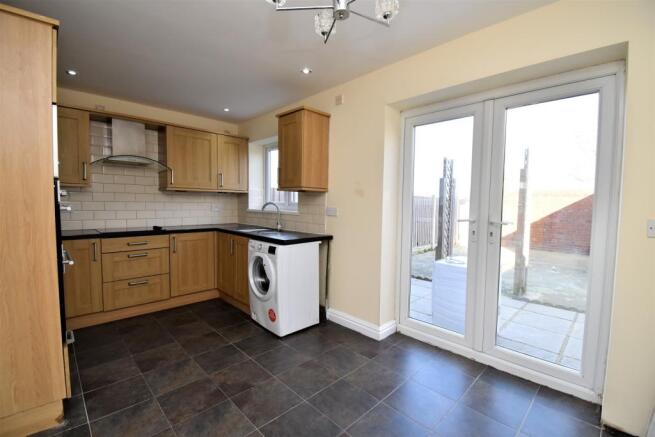 Common Road AVenue, South Kirkby (14)Kitchen dinin