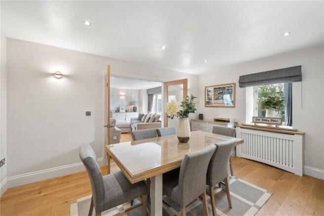 5 bed House for sale Image 5