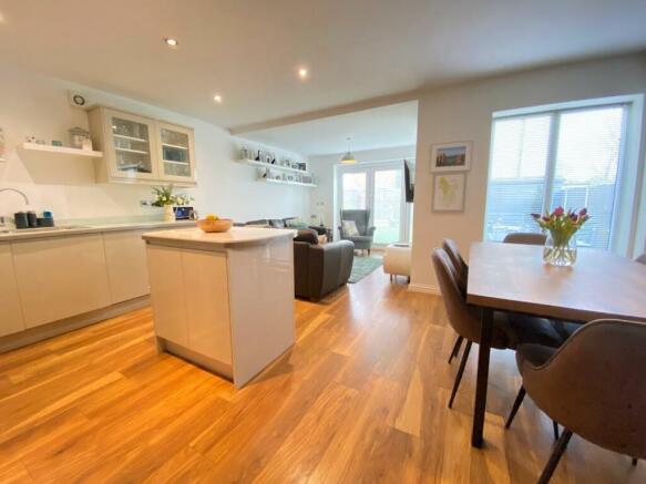 LIVING KITCHEN