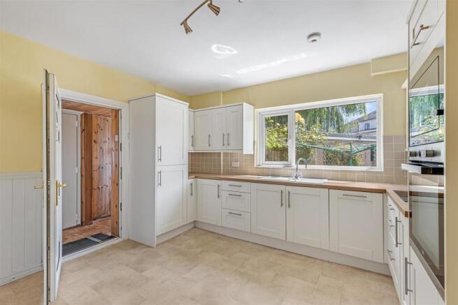 3 bed Semi-Detached for sale Image 6