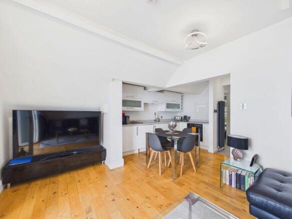 2 bed Apartment for sale Image 12